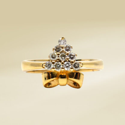 14K Yellow Gold Ladies' Ring with Round Cut, Cluster Diamonds