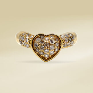 18K Yellow Gold Ladies' Ring with Round Cut, Illusion Diamonds