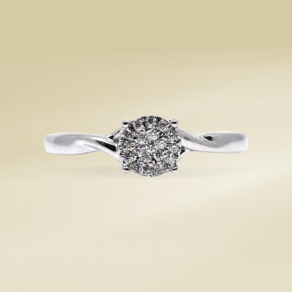 18K White Gold Ladies' Ring with Round Cut, Illusion Diamonds