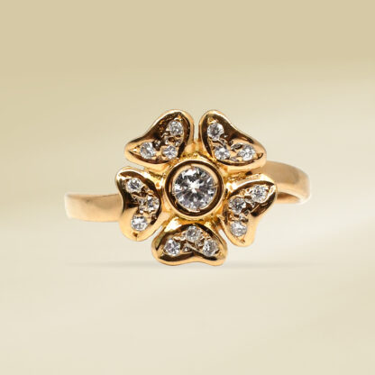 18K Yellow Gold Ladies' Ring with Round Cut Diamonds