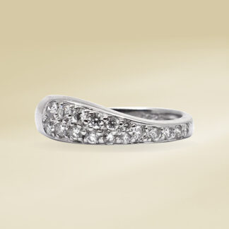 18K White Gold Ladies' Ring with Round Cut, Cluster Diamonds