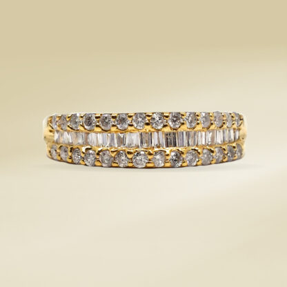 18K Yellow Gold Ladies' Ring with Baguette and Round Cut, Pave Setting Diamonds