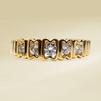 18K Yellow Gold Ladies' Ring with Round Cut Diamonds