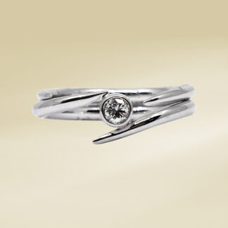18K White Gold Ladies' Ring with Round Cut, Single Stone Diamonds
