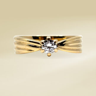18K Yellow Gold Ladies' Ring with Round Cut, Solitaire Diamonds