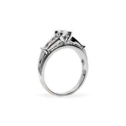 18K White Gold Ladies' Ring with Baguette and Round Cut, Accented, Two Stone Diamonds - Image 3