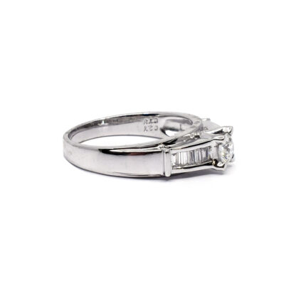 18K White Gold Ladies' Ring with Baguette and Round Cut, Accented, Two Stone Diamonds - Image 4