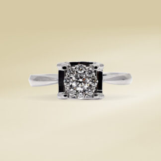 18K White Gold Ladies' Ring with Round Cut, Illusion Diamonds