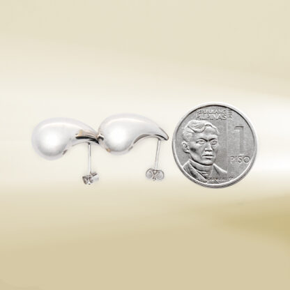 18K White Gold Teardrop Earrings - Image 2