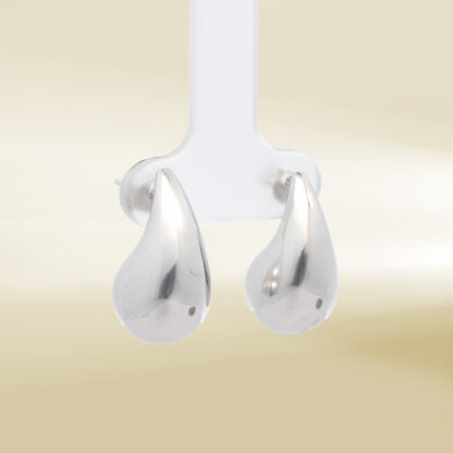 18K White Gold Teardrop Earrings - Image 4
