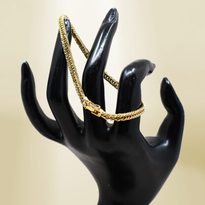 18K Yellow Gold Curb Chain Bracelet - Image 4