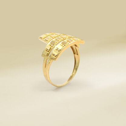 18K Yellow Gold  Ladies' Ring - Image 3