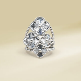 18K White Gold Four-Clover Leaf Ladies' Ring