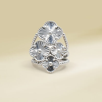 18K White Gold Four-Clover Leaf Ladies' Ring