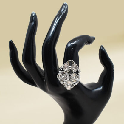 18K White Gold Four-Clover Leaf Ladies' Ring - Image 4