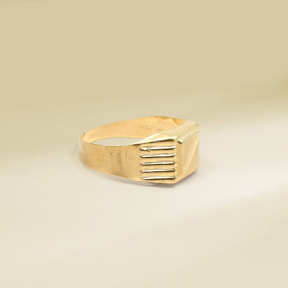 18K Yellow Gold  Gents' Ring - Image 2