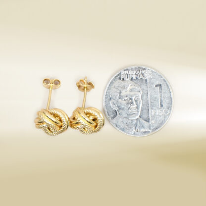 18K Yellow Gold Knot Design Earrings - Image 2